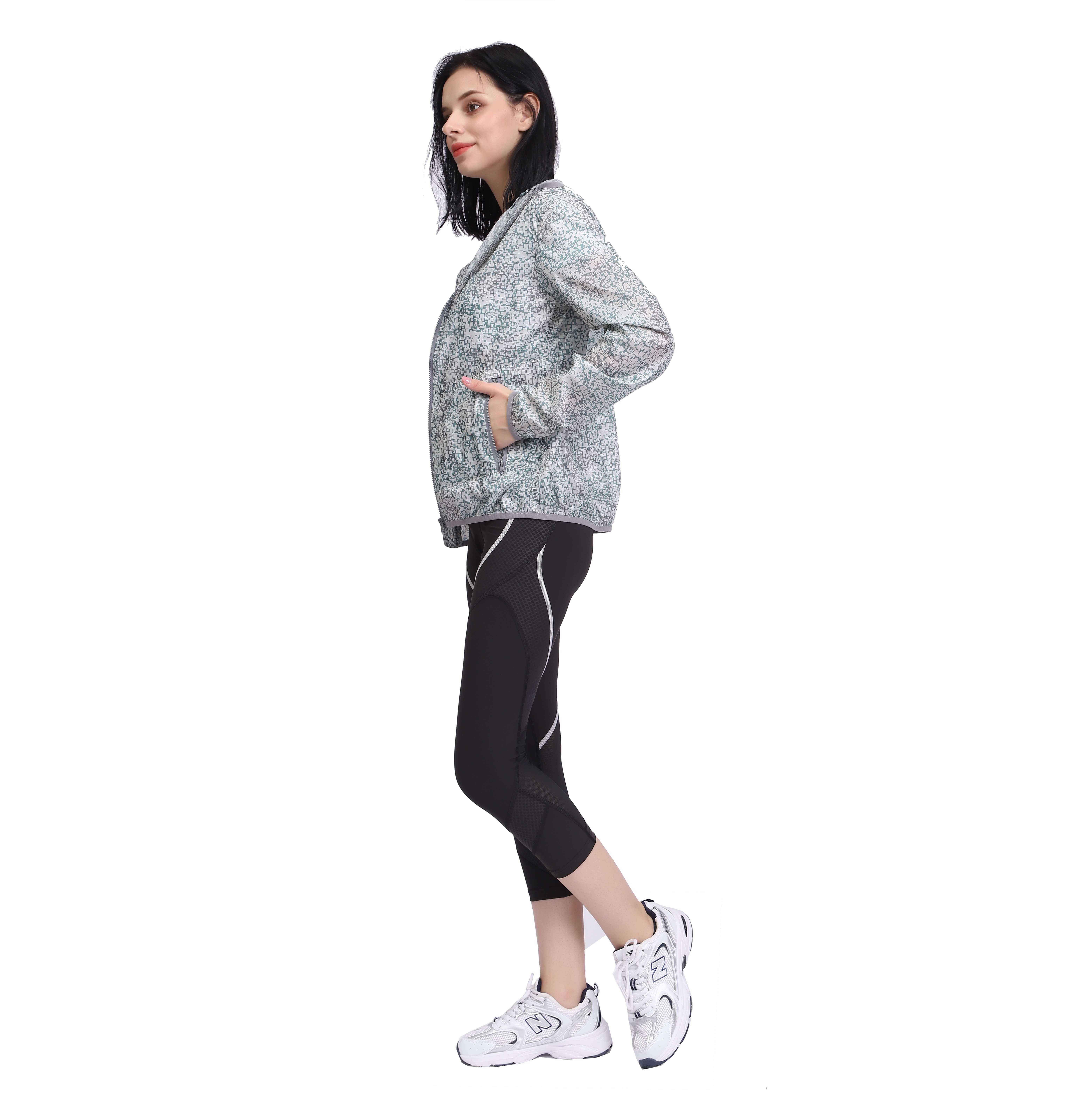 Women Embossed Panel Reflective Running Capri Legging